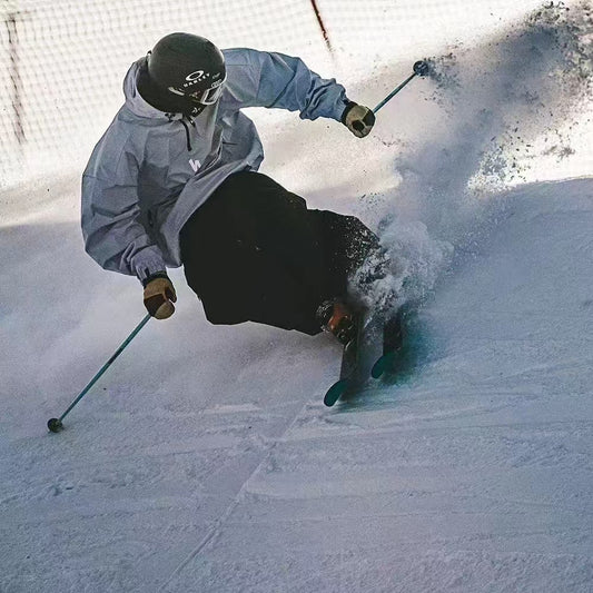 Why Freestyle Skiers Prefer Baggy Snow Pants in 2026 | Hellystudio